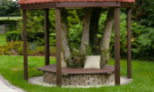 Red Garden Seat Gazebo GP Cropped